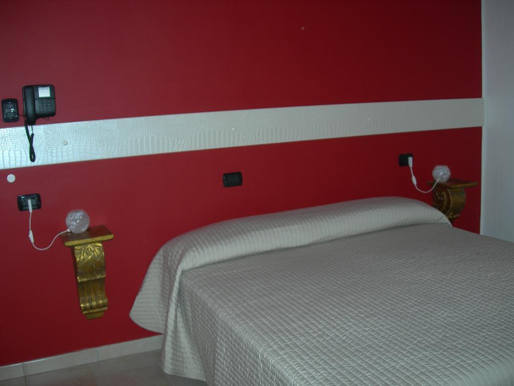 Hotel Due Spade Fidenza Phòng bức ảnh