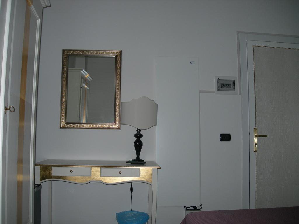 Hotel Due Spade Fidenza Phòng bức ảnh